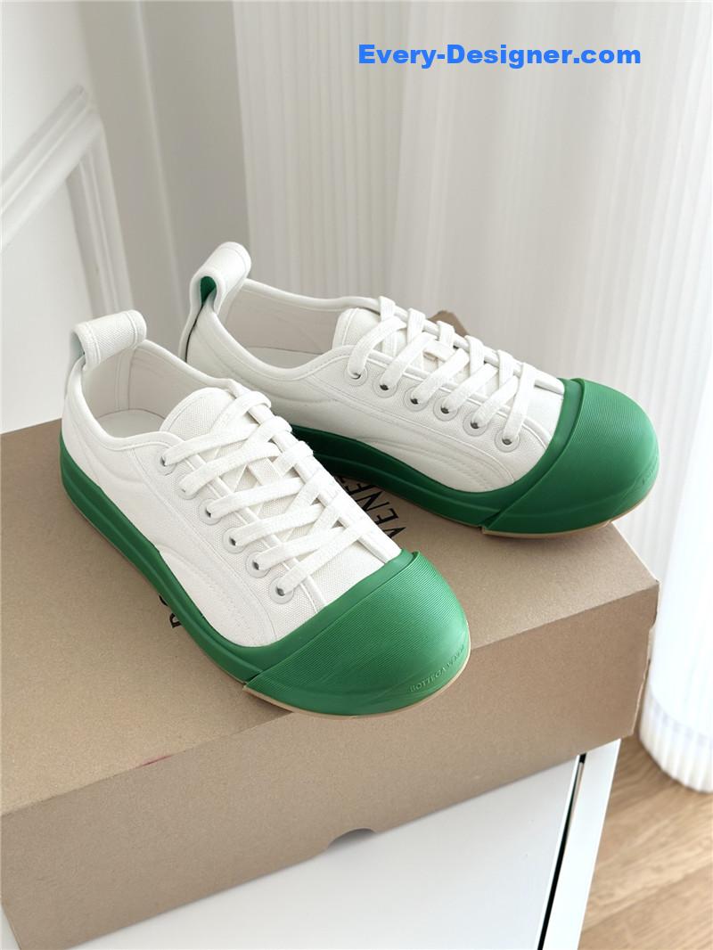 b0tt*ga Ven*ta couple sneakers