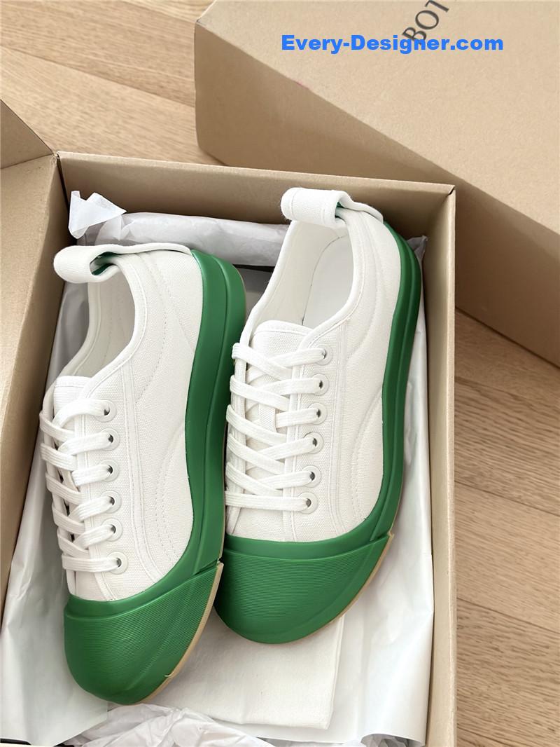 b0tt*ga Ven*ta couple sneakers