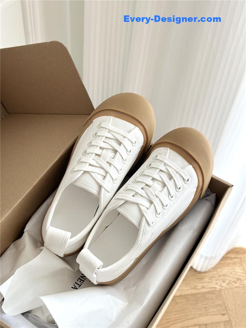 b0tt*ga Ven*ta couple sneakers