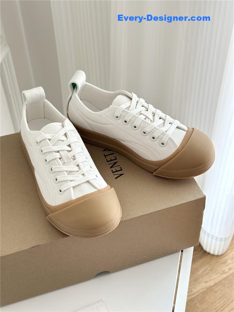b0tt*ga Ven*ta couple sneakers