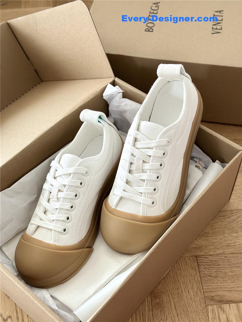 b0tt*ga Ven*ta couple sneakers