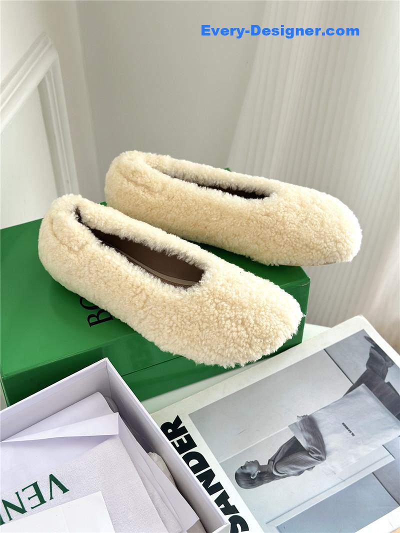 b0tt*ga Ven*ta new fur shoes