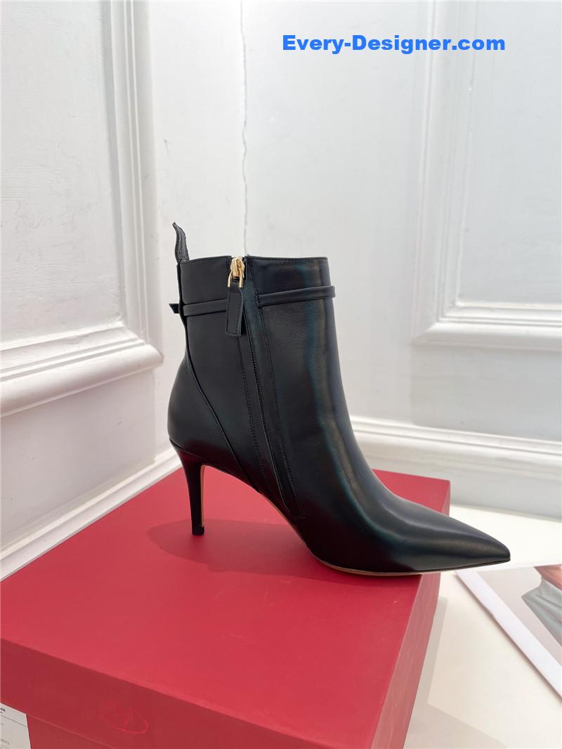 Va1e*ntin0 garavani vlogo black leather ankle boots