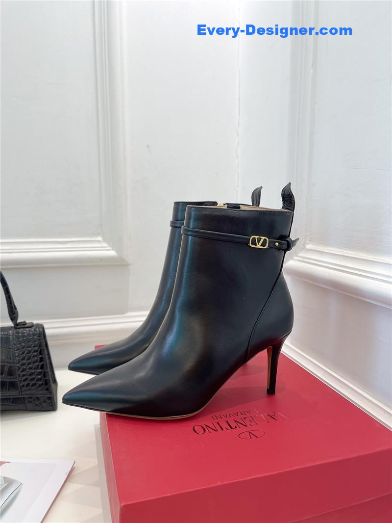 Va1e*ntin0 garavani vlogo black leather ankle boots