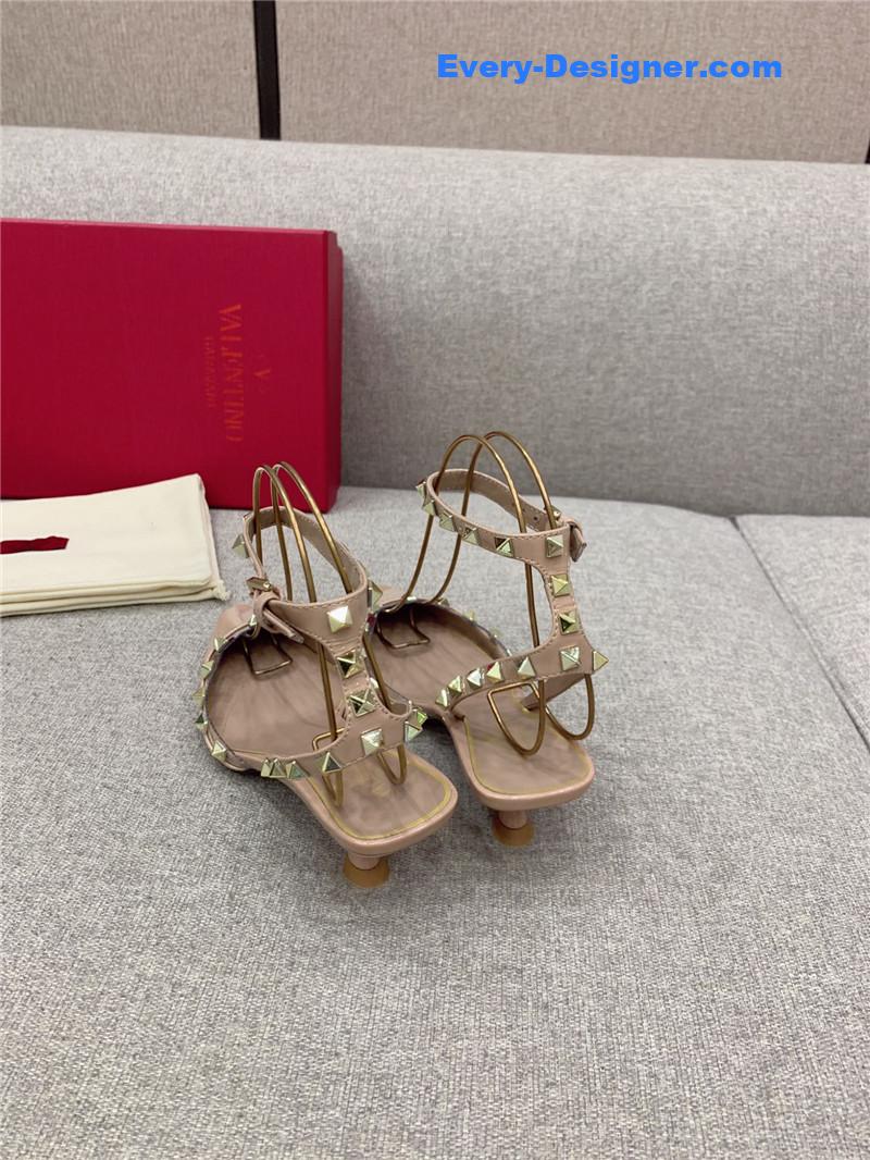 Va1e*ntin0 new rivet kitten heel sandals