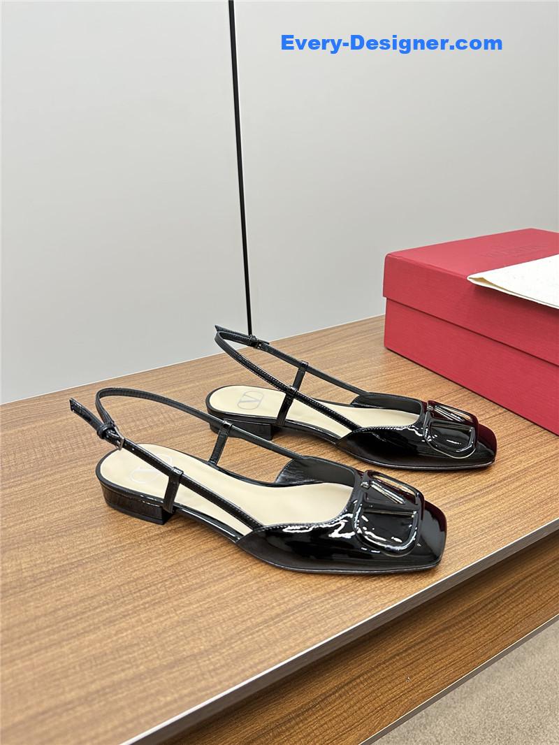 Va1e*ntin0 new big v buckle sandals shoes