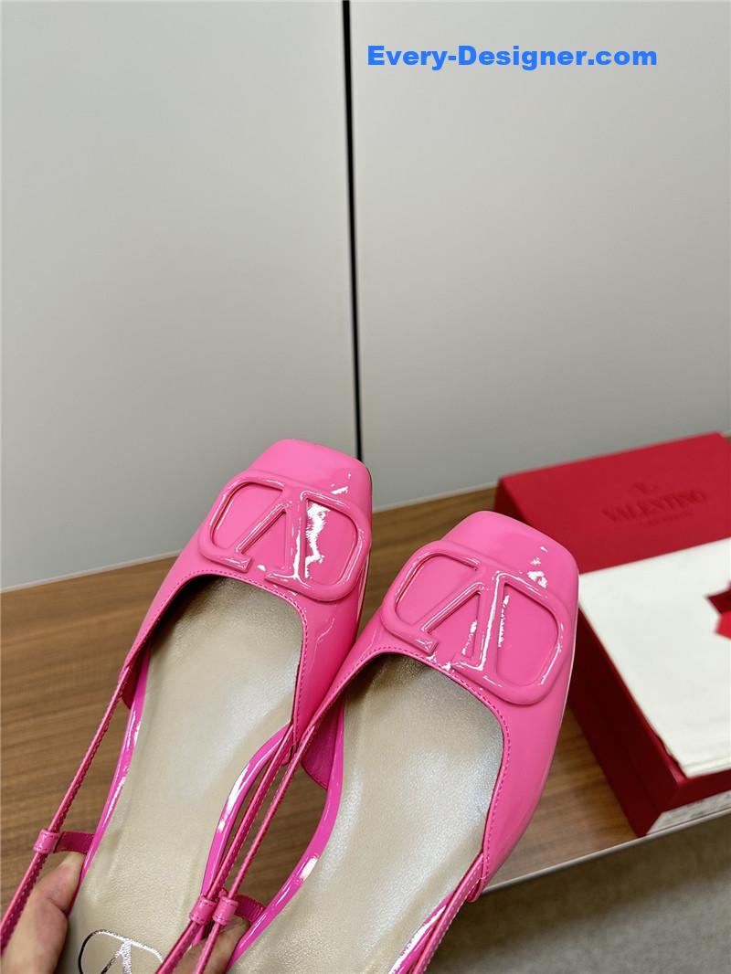 Va1e*ntin0 new big v buckle sandals shoes
