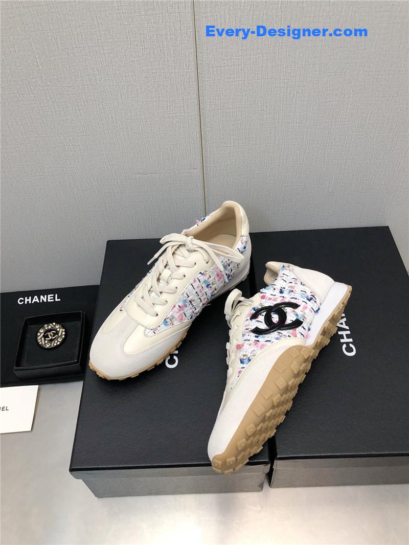 CC printed white shoes