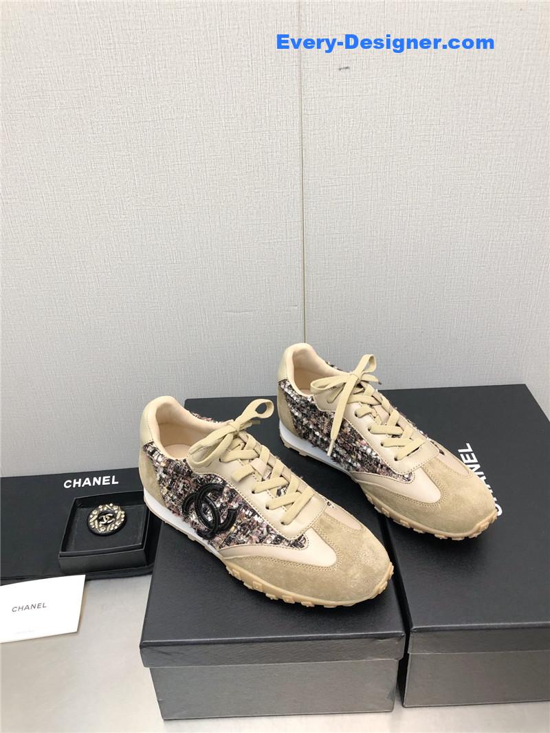 CC printed white shoes