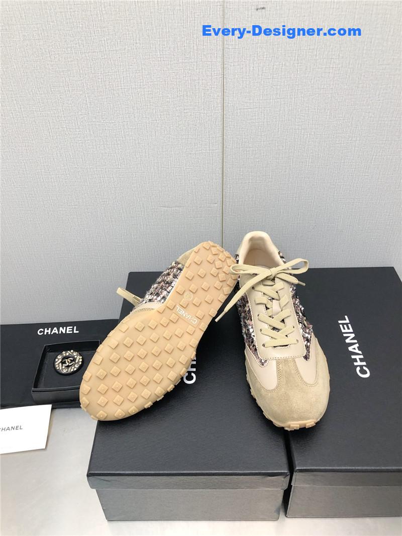 CC printed white shoes