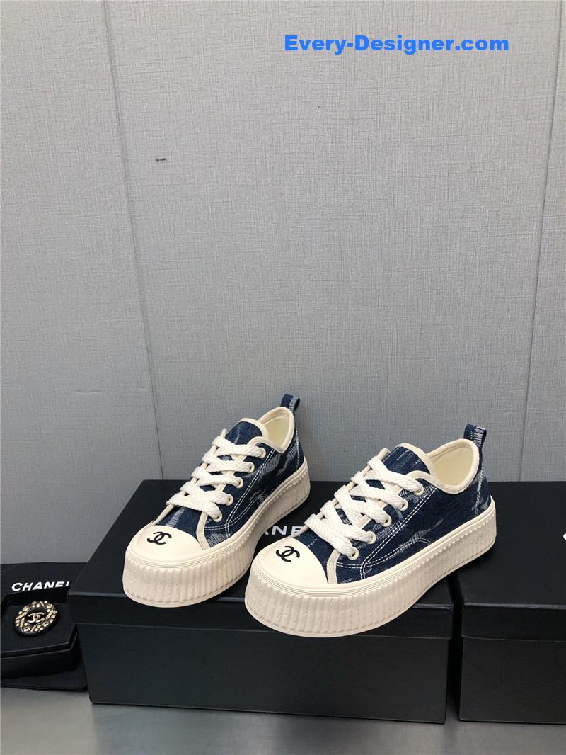 CC printed white shoes