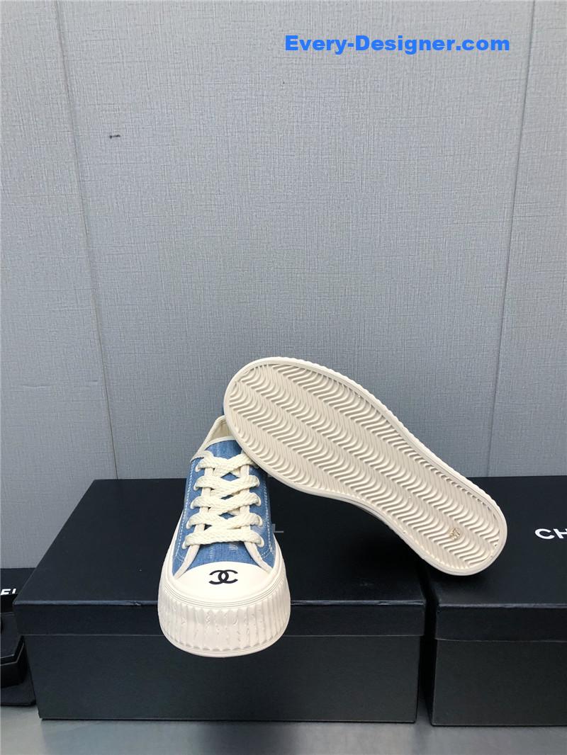 CC printed white shoes