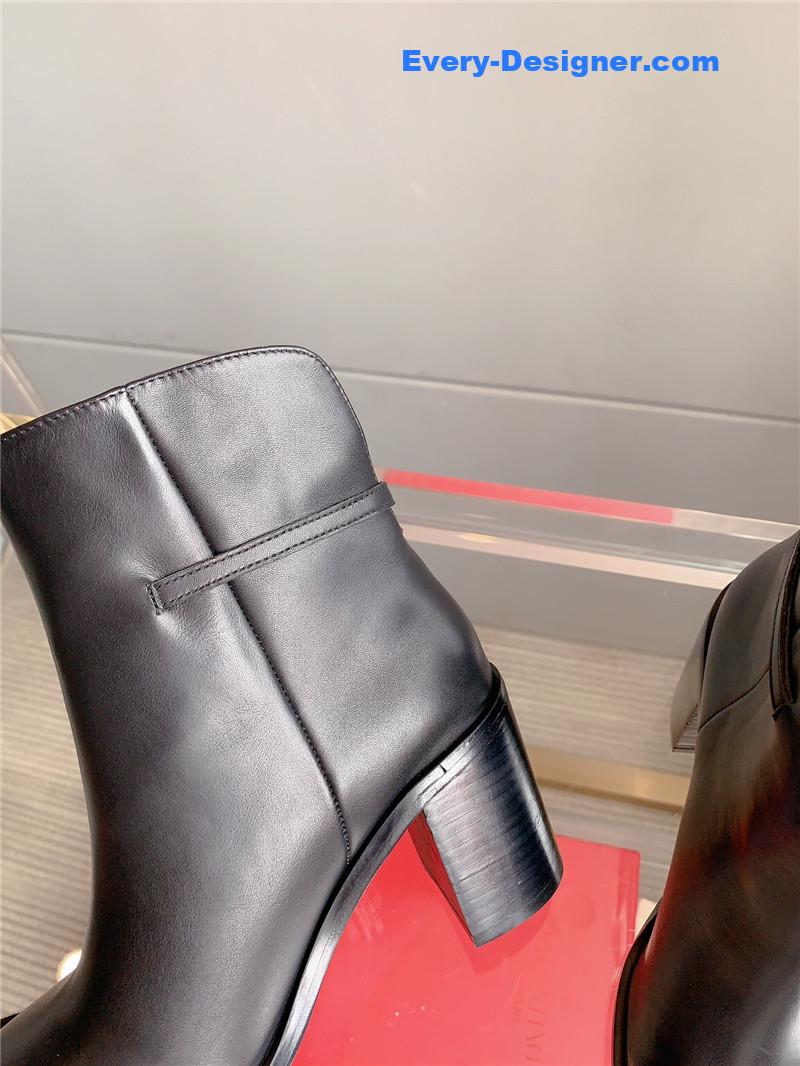 Va1e*ntin0 new v buckle high-heeled ankle boots