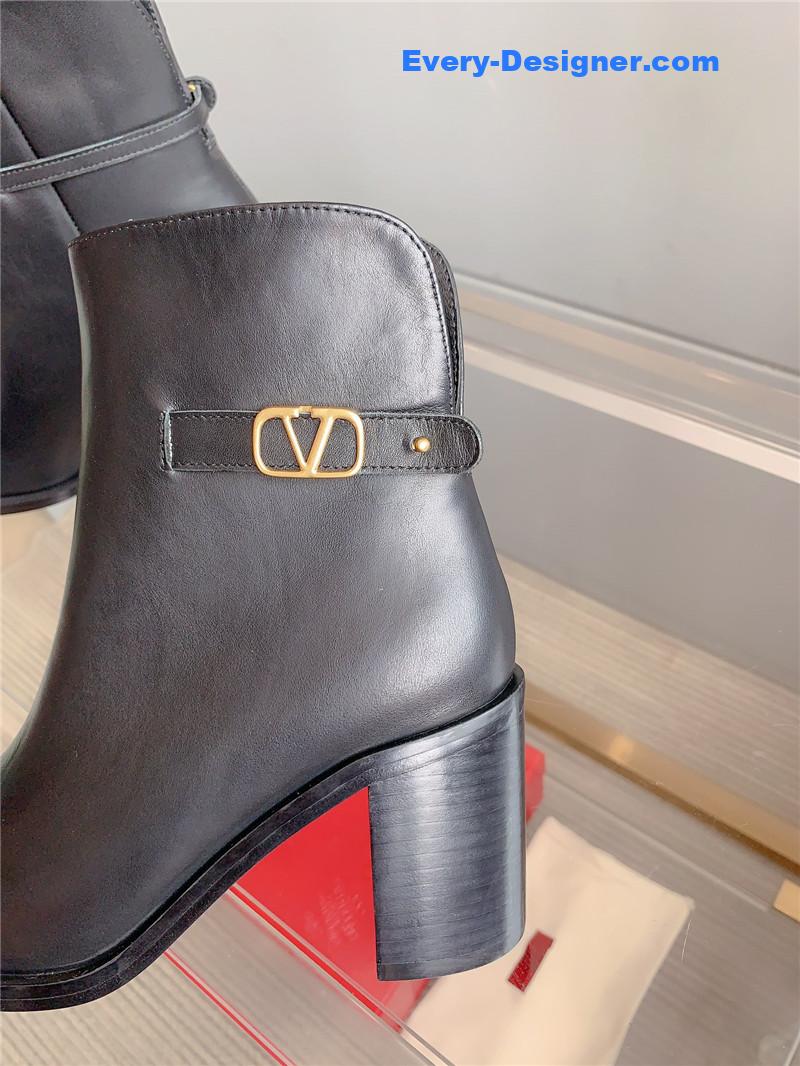 Va1e*ntin0 new v buckle high-heeled ankle boots