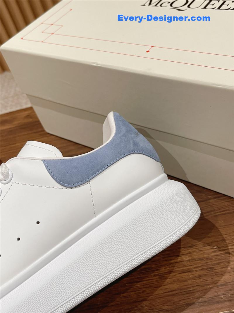 a1exa*der Mcqv*en classic all-match small white shoes