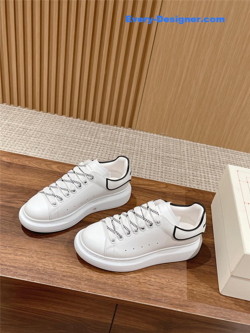 a1exa*der Mcqv*en classic all-match small white shoes