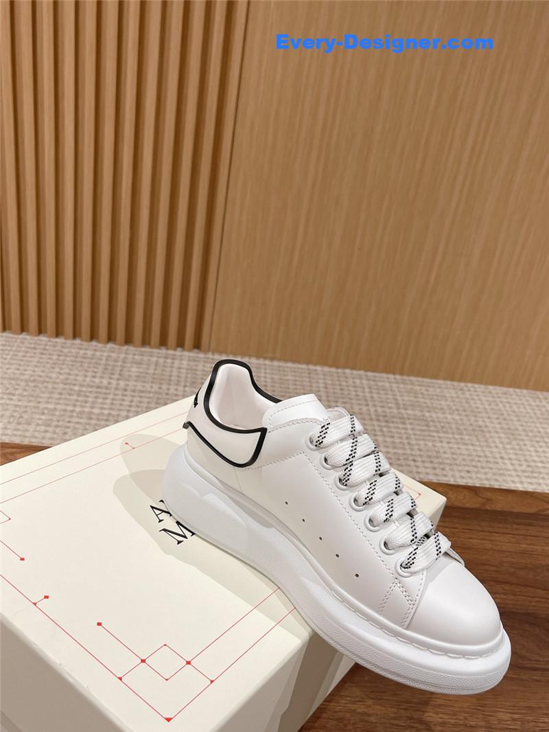 a1exa*der Mcqv*en classic all-match small white shoes