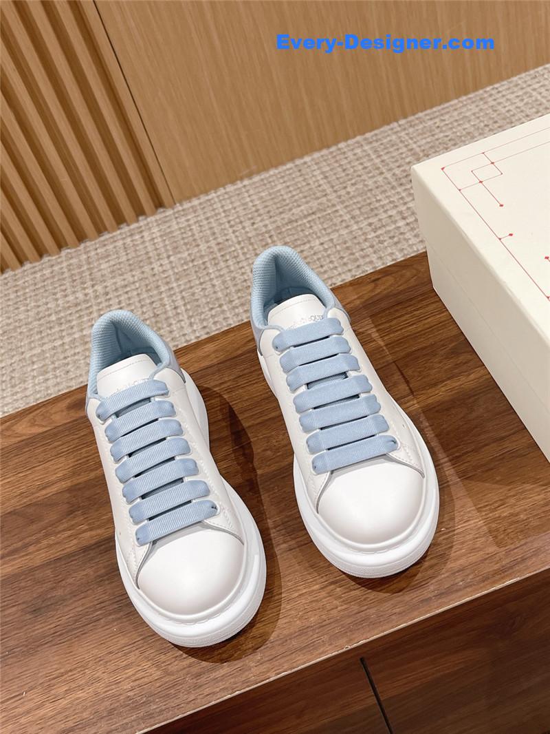 a1exa*der Mcqv*en classic all-match small white shoes