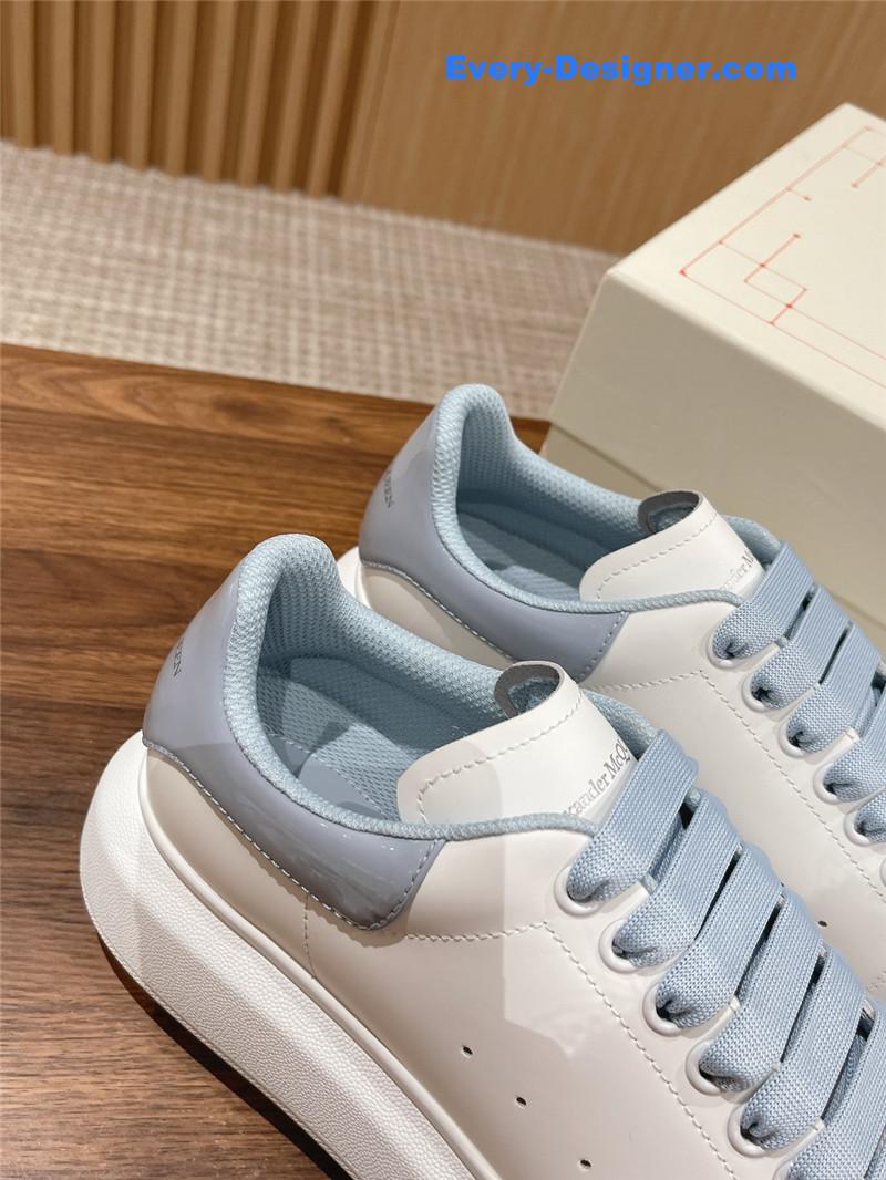 a1exa*der Mcqv*en classic all-match small white shoes