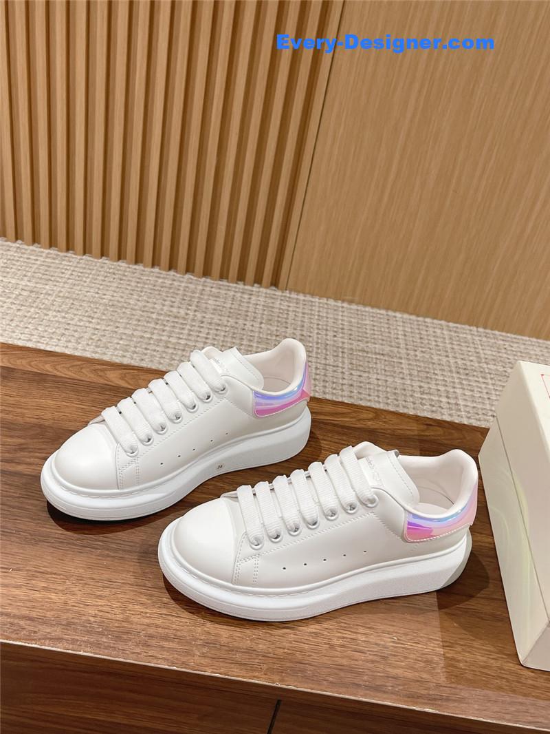 a1exa*der Mcqv*en classic all-match small white shoes