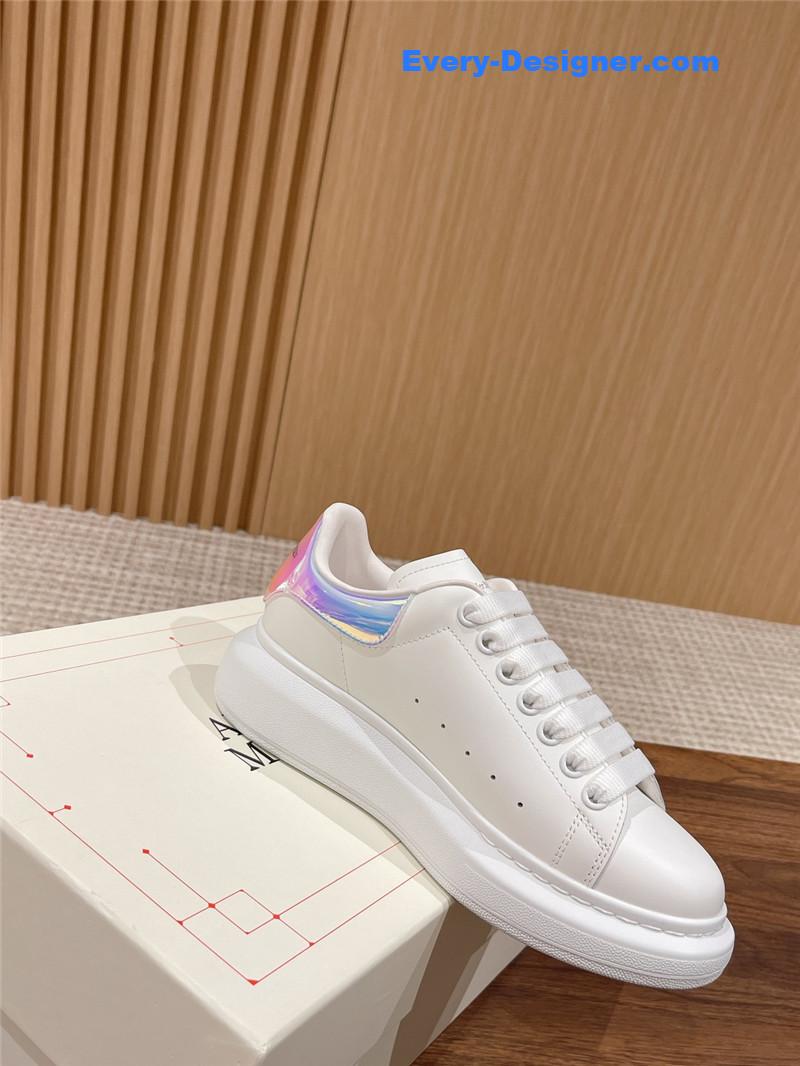 a1exa*der Mcqv*en classic all-match small white shoes