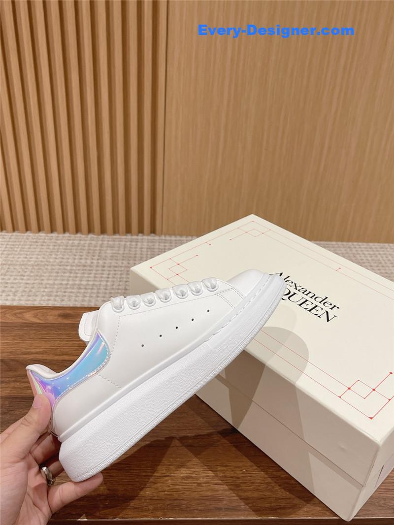 a1exa*der Mcqv*en classic all-match small white shoes