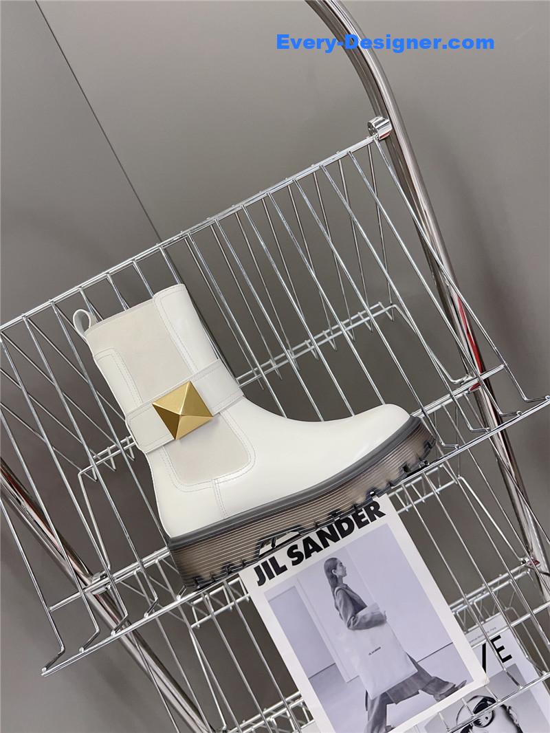 Va1e*ntin0 fall and winter catwalk boots
