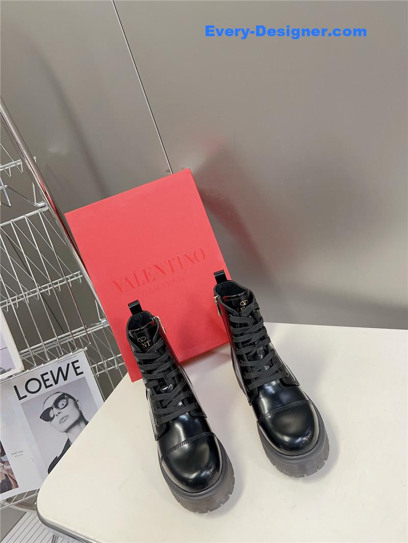 Va1e*ntin0 fall and winter catwalk boots