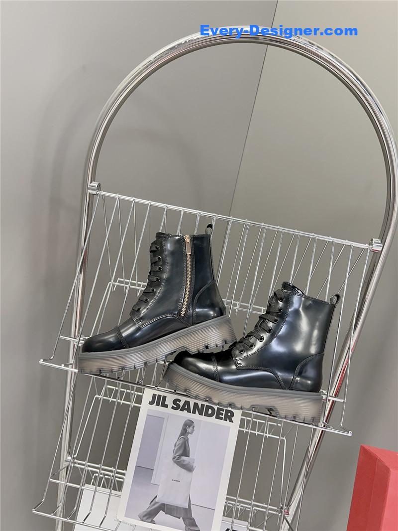 Va1e*ntin0 fall and winter catwalk boots