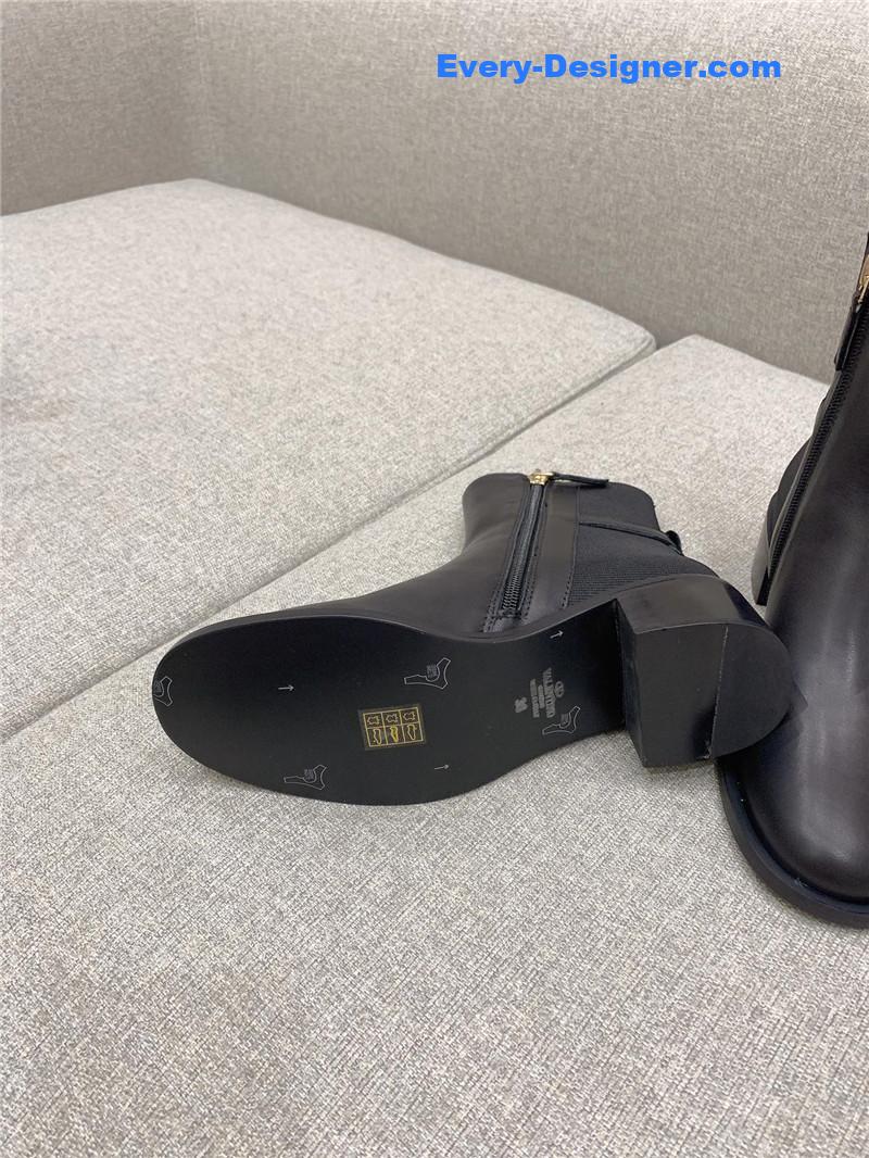 Va1e*ntin0 new v buckle high heel boots