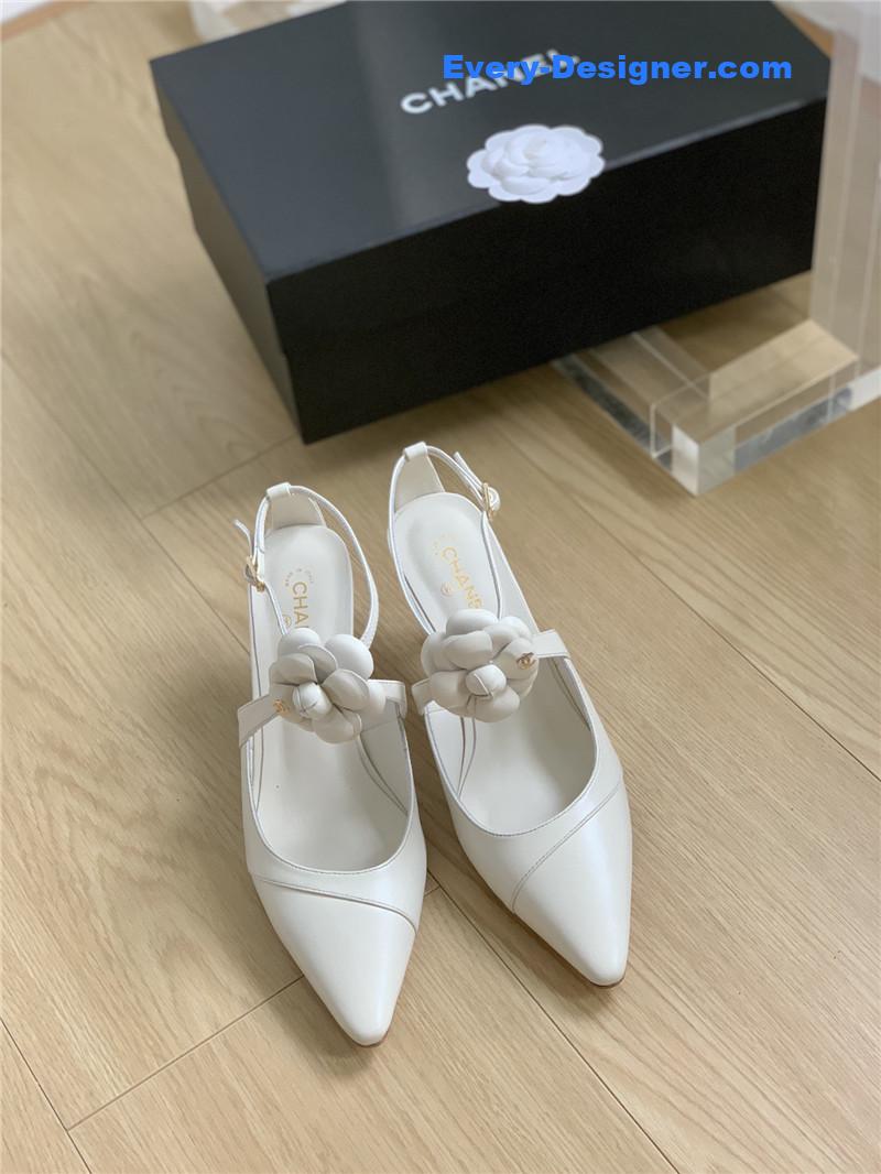 CC camellia thong sandals