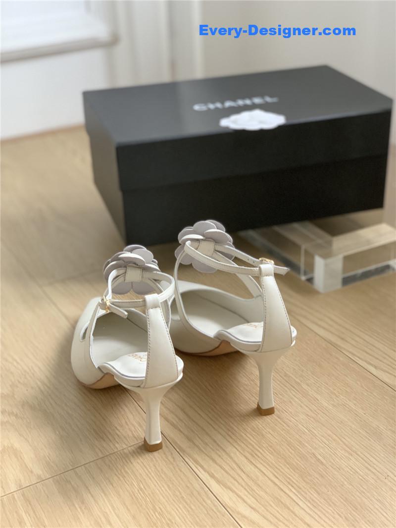 CC camellia thong sandals
