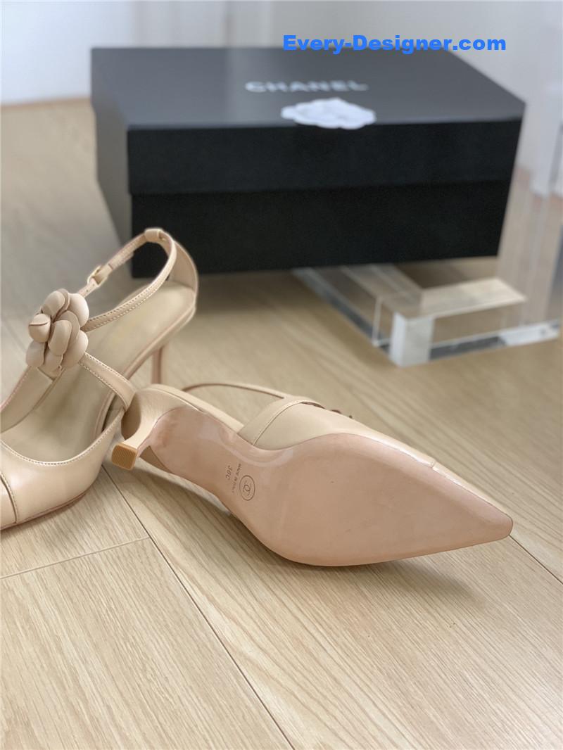 CC camellia thong sandals