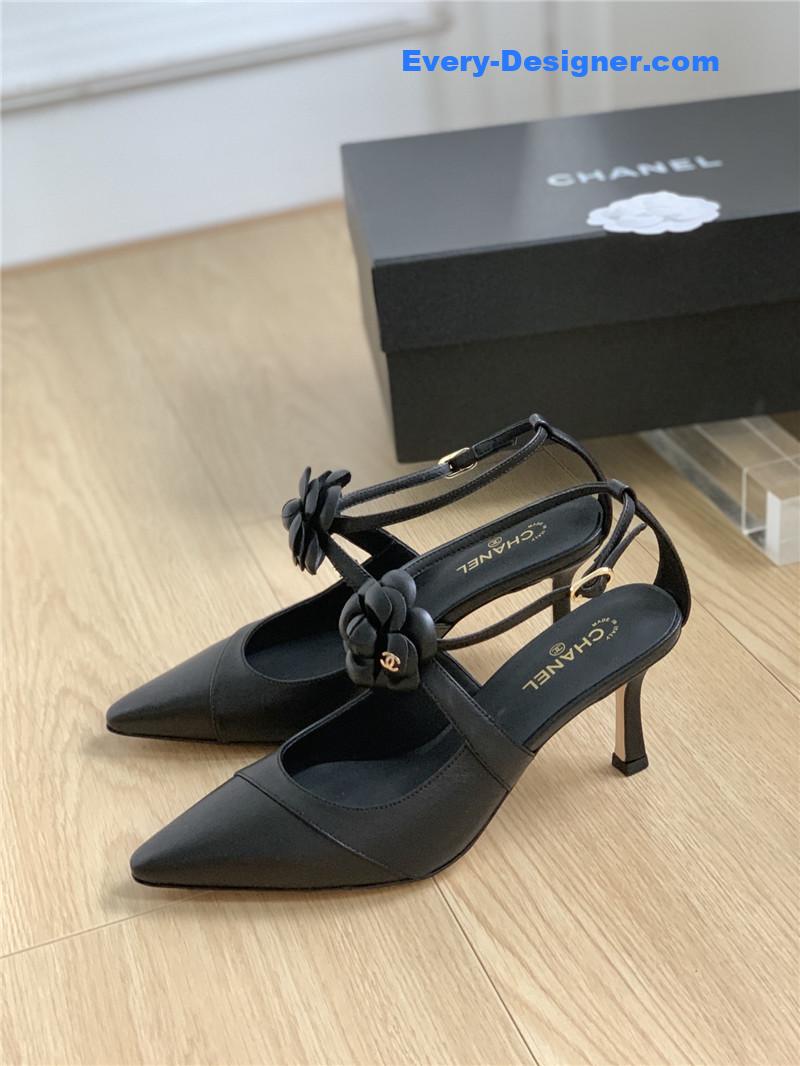 CC camellia thong sandals