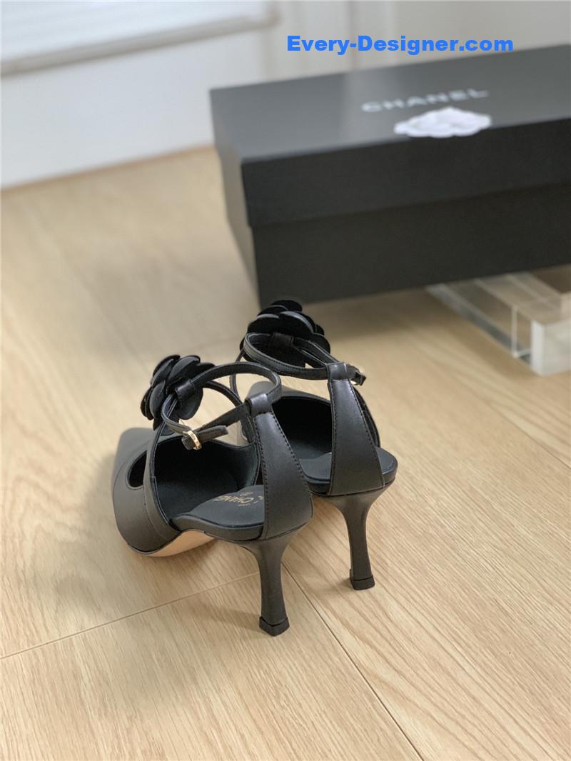 CC camellia thong sandals
