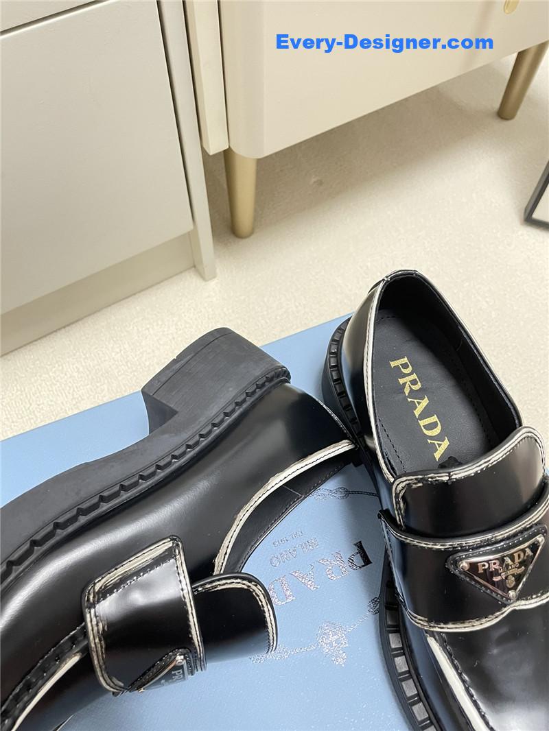 Pra*a classic triangle loafers