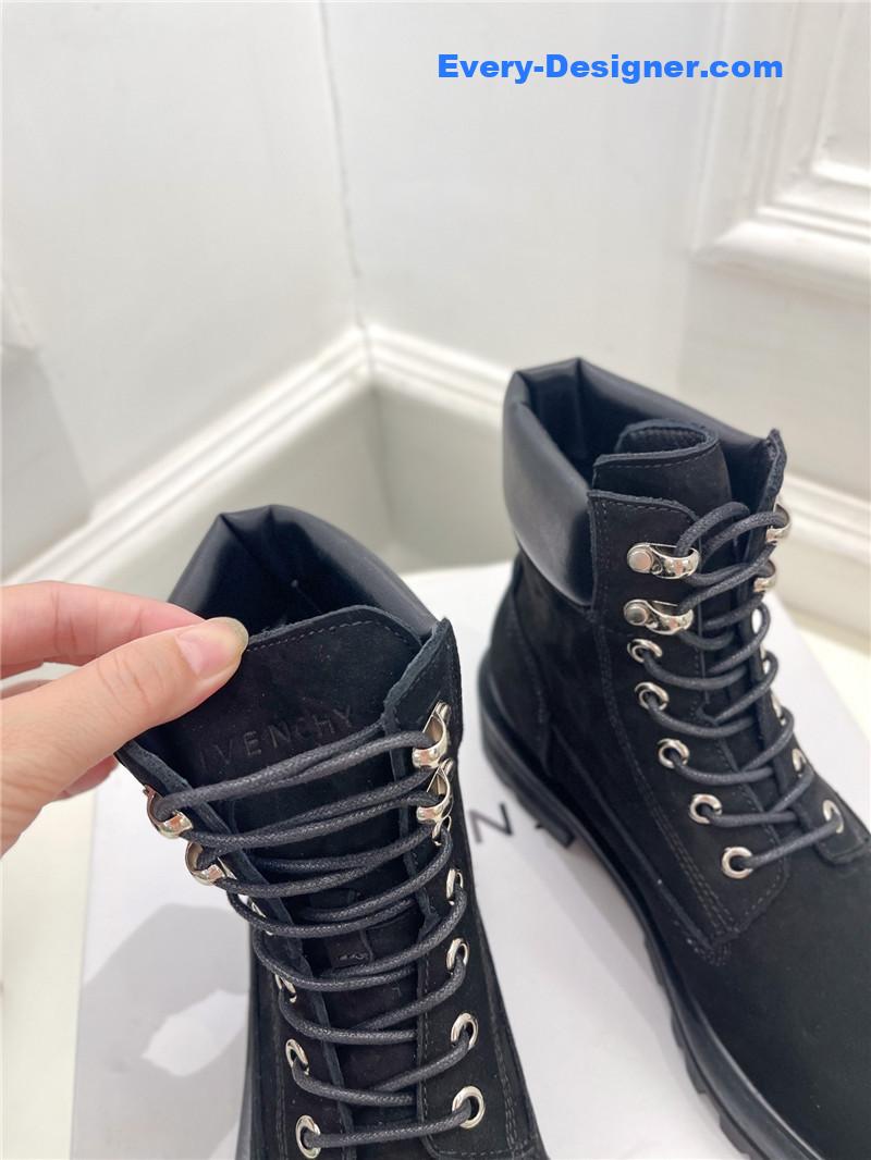 Givenchy’s new autumn and winter couple’s large yellow boots