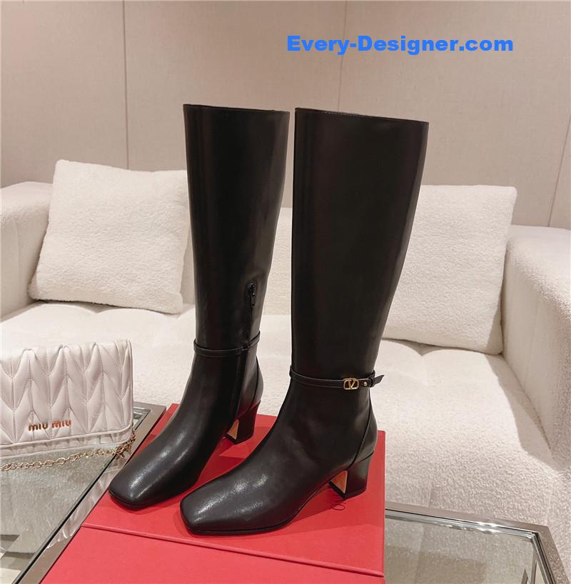 Va1e*ntin0 v buckle high nude boots