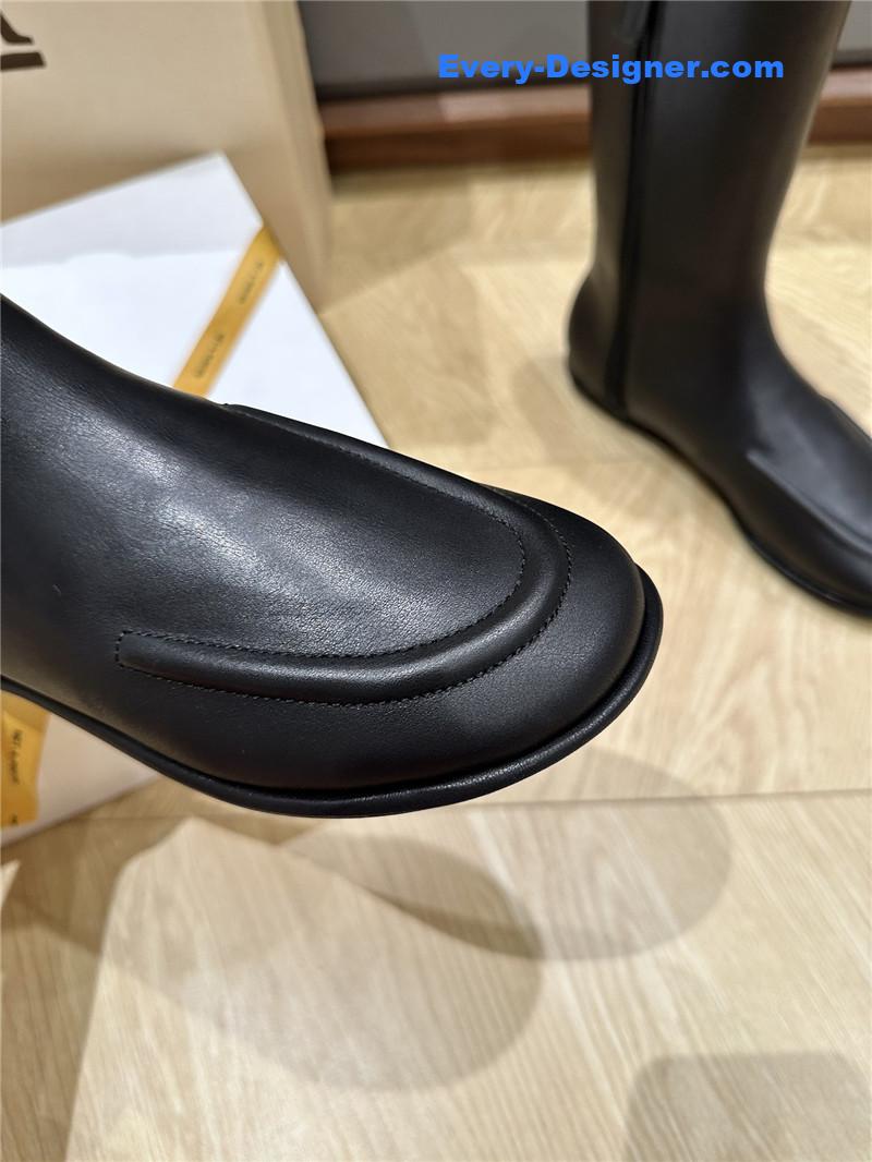 The R0w granny boots