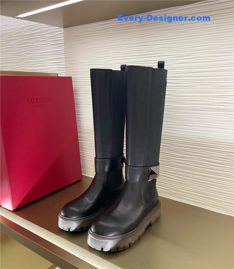 Va1e*ntin0 hardware v-buckle boots