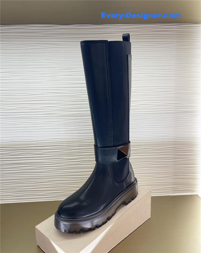 Va1e*ntin0 hardware v-buckle boots