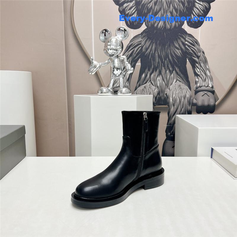 Ba1en*iaga round toe buttoned boots