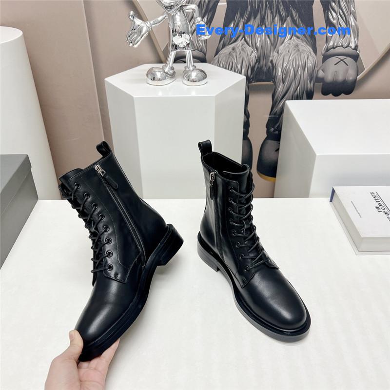 Ba1en*iaga round toe buttoned boots