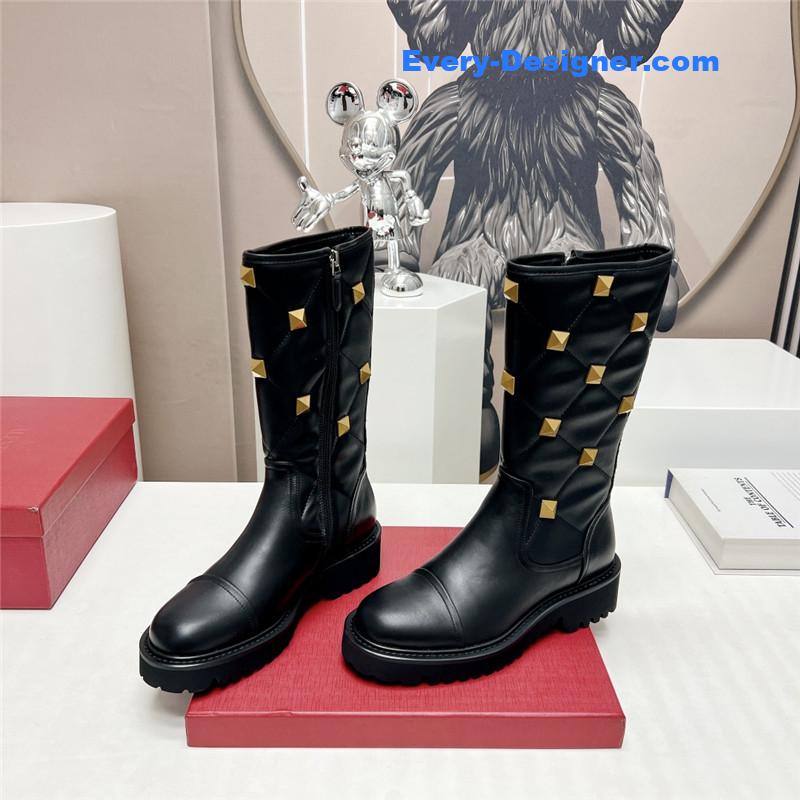 Va1e*ntin0 round toe golden rivet boots