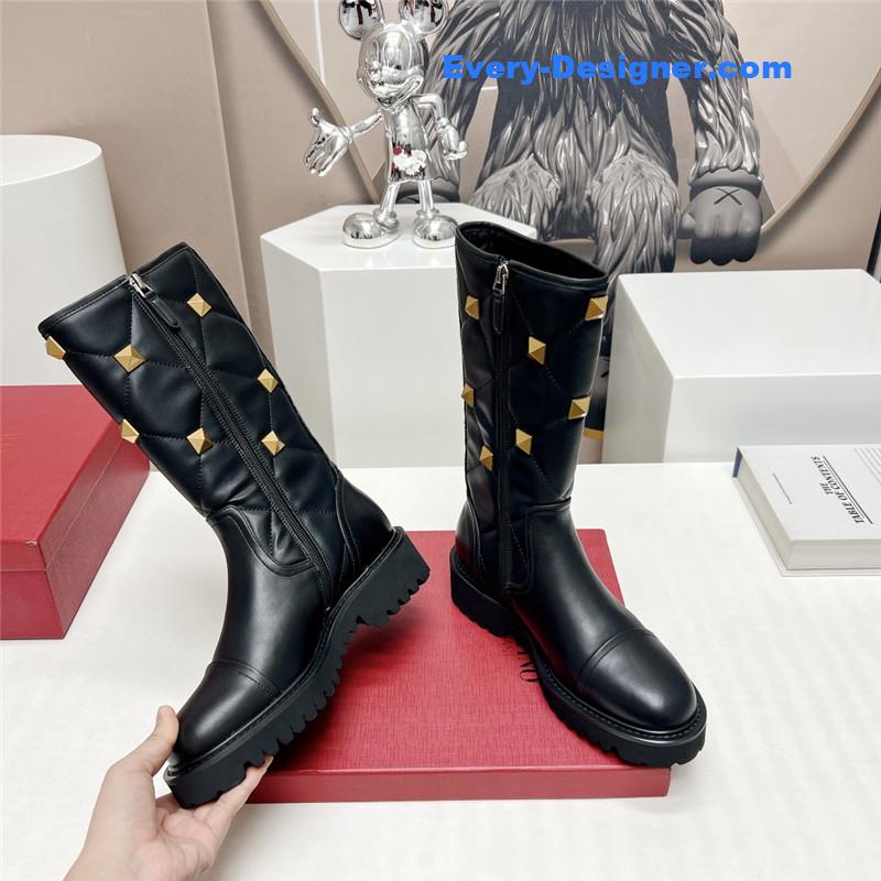 Va1e*ntin0 round toe golden rivet boots