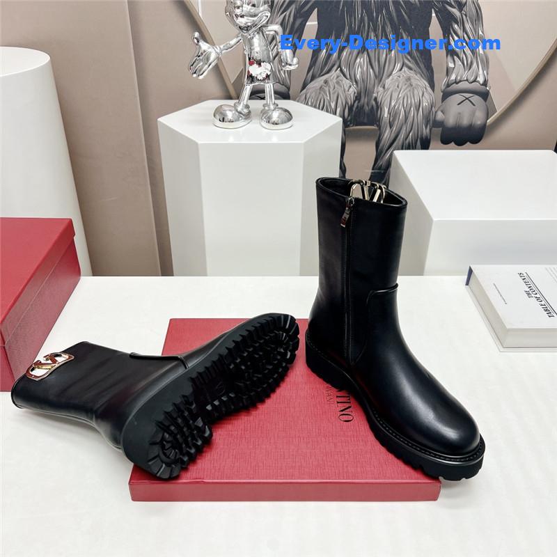Va1e*ntin0 round toe gold hollow buckle ankle boots