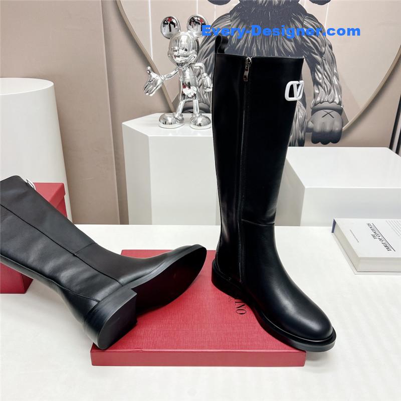 Va1e*ntin0 round toe hollow buckle boots