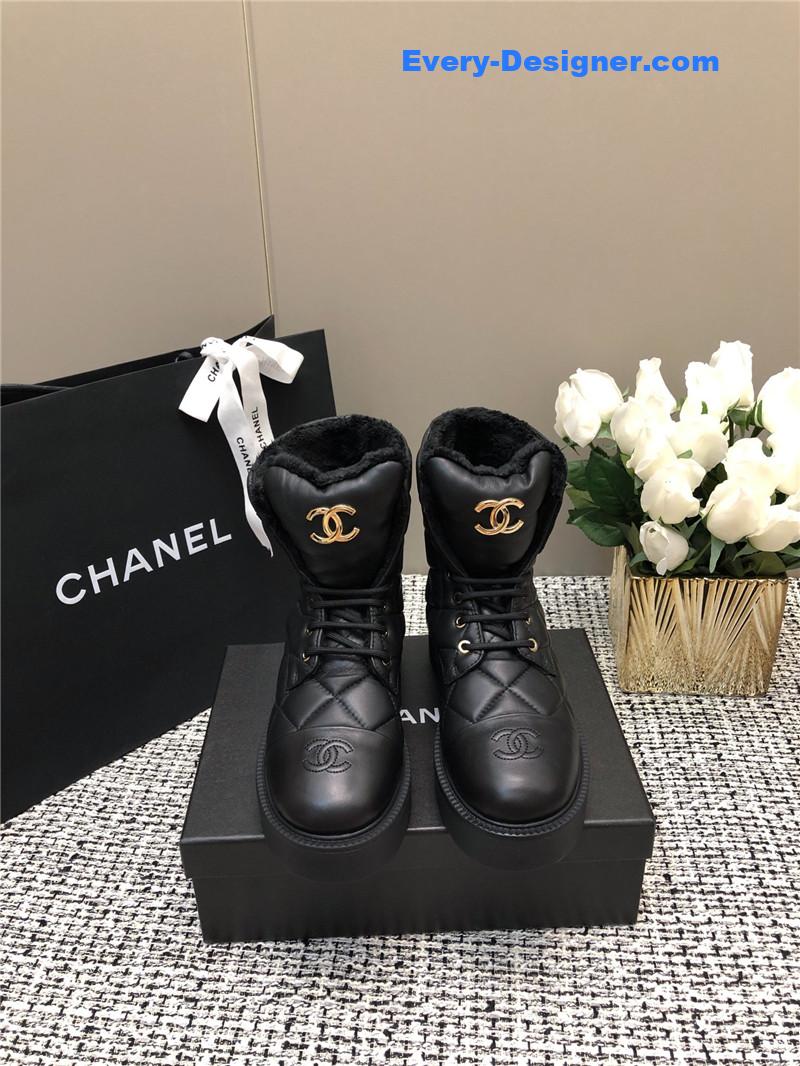 Ch**el quilted black leather snow boots