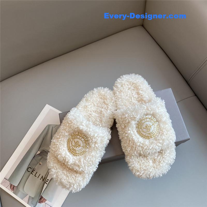 Ba1en*iaga autumn and winter new embroidered fur slippers