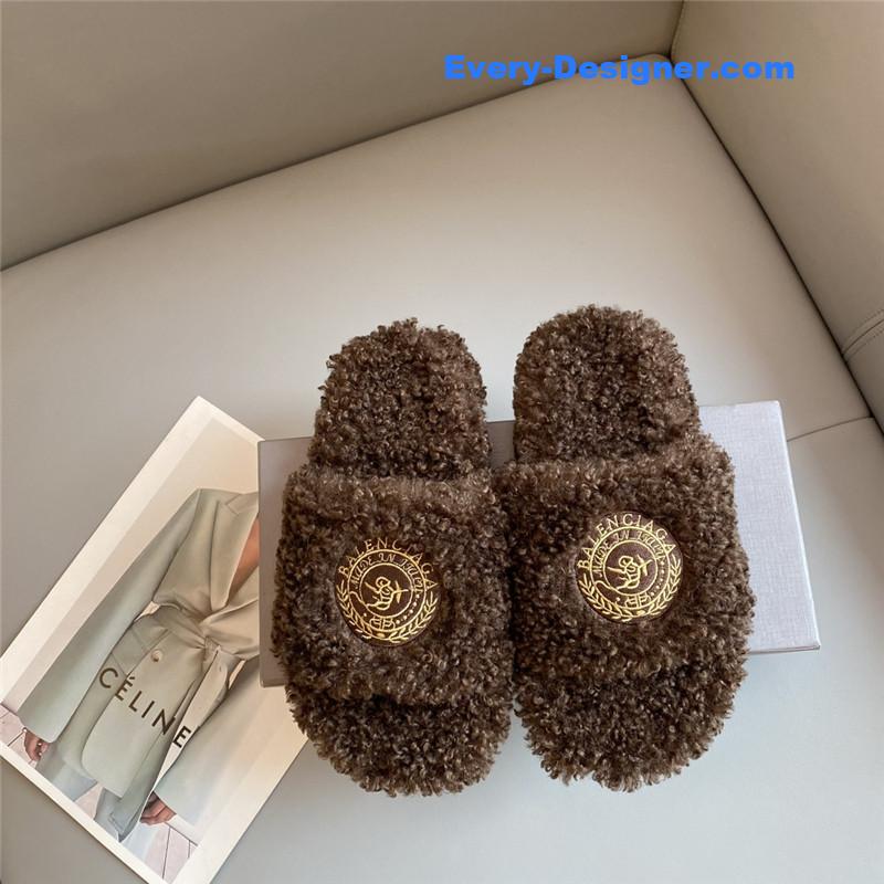 Ba1en*iaga autumn and winter new embroidered fur slippers